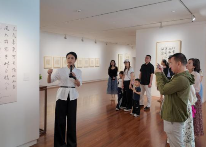 物外烟霞 美美与共 何香凝美术馆举办书画双展